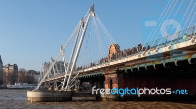 People Crossing Hungerford Bridge Stock Photo