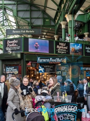 People Enjoying Themselves In Borough Market Stock Photo