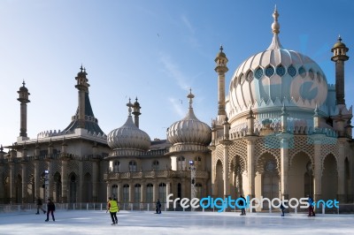 People Ice Skating At The Royal Pavilion In Brighton Stock Photo