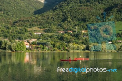 People Kayakings At Lake Endine Near Bergamo Stock Photo