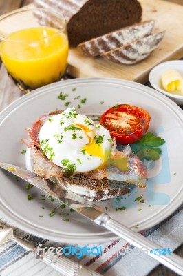 Poached Egg And Bacon On Rye Bread, Healthy Breakfast Stock Photo