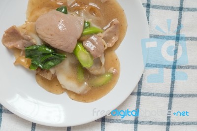 Rad Na, Famous Thai Chinese Style Wide Rice Noodle Dish With Tasty Tender Pork With Thick Gravy Sauce. Close Up Stock Photo