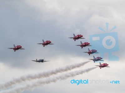 Red Arrows 50th Anniversary At Biggin Hill Airport Escorting A S… Stock Photo