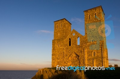 Remains Of Reculver Church Towers Bathed In Late Afternoon Sunsh… Stock Photo