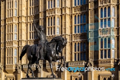 Richard I Statue Outside The Houses Of Parliament Stock Photo