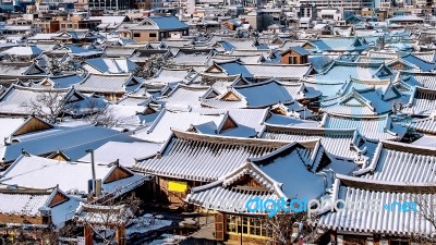 Roof Of Jeonju Traditional Korean Village Covered With Snow, Jeonju Hanok Village In Winter, South Korea Stock Photo