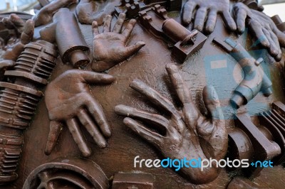 Sculpture In Chard Somerset By Neville Gabie Stock Photo