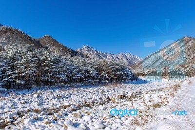 Seoraksan Mountains Is Covered By Snow In Winter, South Korea Stock Photo