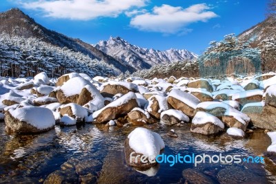 Seoraksan Mountains Is Covered By Snow In Winter, South Korea Stock Photo
