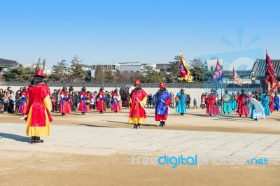 Seoul, South Korea - January 17: Soldier With Traditional Joseon Dynasty Uniform Guards The Gyeongbokgung Palace On January 17, 2015 In Seoul, South Korea Stock Photo Seoul, South Korea - January 17: Soldier With Traditional Joseon Dynasty Uniform Guards The Gyeongbokgung Palace On January 17, 2015 In Seoul, South Korea Stock Photo