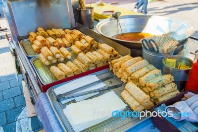 Seoul, South Korea - May 16: Namdaemun Market In Seoul, Is The Oldest And Largest Market In South Korea. Photo Taken On May 16, 2015 In Seoul, South Korea Stock Photo