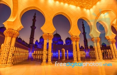 Sheikh Zayed Grand Mosque In Abu Dhabi, Uae At Night Stock Photo