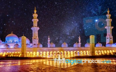 Sheikh Zayed Grand Mosque In Abu Dhabi, Uae At Night Stock Photo