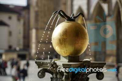 Small Fountain Outside The New Royal Palace In Prague Stock Photo