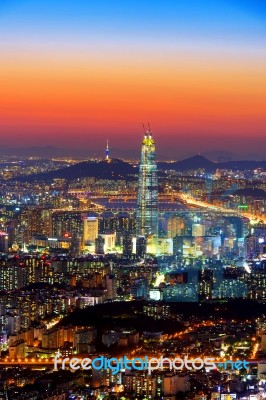 South Korea Skyline Of Seoul, The Best View Of South Korea With Lotte World Mall At Namhansanseong Fortress Stock Photo
