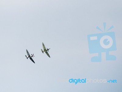 Spitfire Mk X1x Ps915 The Last One Produced Flying Over Dunsfold… Stock Photo