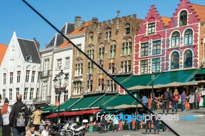 Split Mirror Of Historic Gabled Buildings And Cafes In Market Sq… Stock Photo