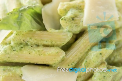 Spring Penne With Spinach Pesto And Green Pea Stock Photo