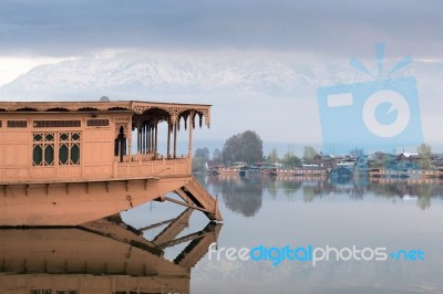 Srinagar, India - April 15 2016: Lifestyle In Dal Lake Stock Photo