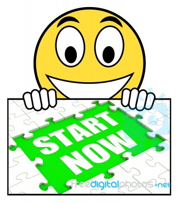 Start Now Sign Means Begin Immediately Or Don't Wait Stock Image