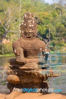 Statue Of Ancient Khmer Warrior Head At Angkor Wat Stock Photo