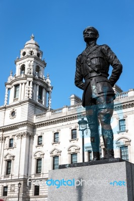 Statue Of Jan Christian Smuts In Parliament Square London Stock Photo