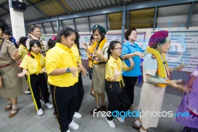 Student 9-10 Years Old, Scout Activities, Dance Performances Around The Fire., Scout Camp Bangkok Thailand Stock Photo