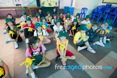 Student 9-10 Years Old, Scouts Work Together, Scout Camp In Pieamsuwan School Bangkok Thailand Stock Photo