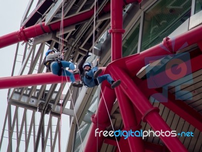 The Arcelormittal Orbit Sculpture At The Queen Elizabeth Olympic… Stock Photo The Arcelormittal Orbit Sculpture At The Queen Elizabeth Olympic… Stock Photo