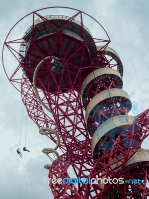 The Arcelormittal Orbit Sculpture At The Queen Elizabeth Olympic… Stock Photo The Arcelormittal Orbit Sculpture At The Queen Elizabeth Olympic… Stock Photo