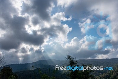 The Beauty Of The Sky When Light Hits The Clouds And Mountain Stock Photo
