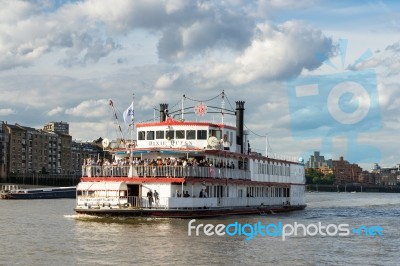 The Dixie Queen Cruising Along The River Thames Stock Photo The Dixie Queen Cruising Along The River Thames Stock Photo