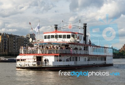 The Dixie Queen Cruising Along The River Thames Stock Photo