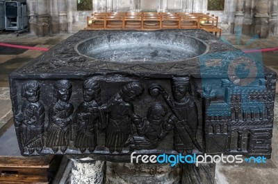 The Font At Winchester Cathedral Stock Photo