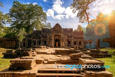 The Monks In Angkor Wat Temple, Siem Reap In Cambodia Stock Photo