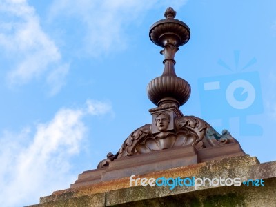 Tunbridge Wells, Kent/uk - January 5 : Statue Decorating A Bridg… Stock Photo