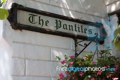 Tunbridge Wells, Kent/uk - June 30 : The Pantiles Road Sign In R… Stock Photo