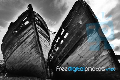 Two Wrecked Boats At Salen Isle Of Mull Black And White Stock Photo
