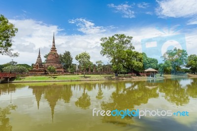Unesco World Heritage Site Wat Sa Si In Sukhothai Stock Photo