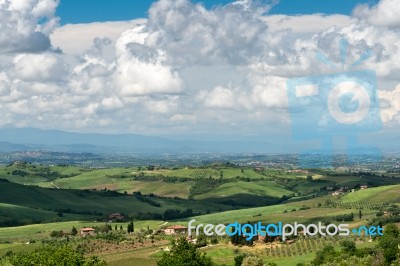 Val D'orcia, Tuscany/italy - May 16 : Farm In Val D'orcia Tuscan… Stock Photo