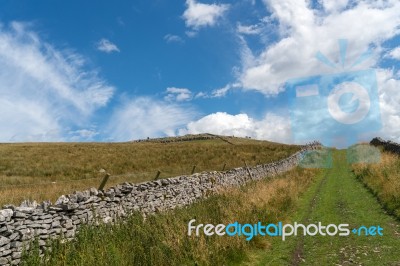 View Along A Grass Track Near Ingleton In Yorkshire Stock Photo