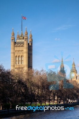 View Along The River Thames To The Houses Of Parliament Stock Photo View Along The River Thames To The Houses Of Parliament Stock Photo