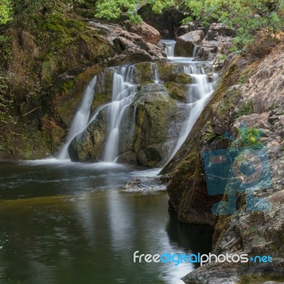 View Of Beezley Falls On The River Doe Near Ingleton In The York… Stock Photo
