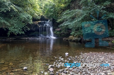 View Of Cauldron Force At West Burton In The Yorkshire Dales Nat… Stock Photo