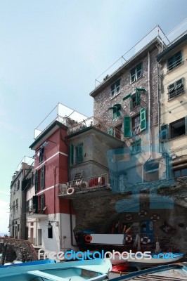 View Of The Alleys Of The Village Of Riomaggiore E Stock Photo