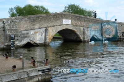 View Of The Bridge At Potter Heigham Stock Photo