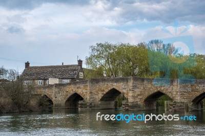 View Of The New Bridge Over The River Thames Between Abingdon An… Stock Photo