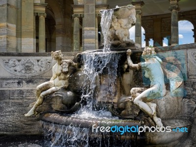 View Of The Nymph's Fountain By The Lake At Hever Castle Stock Photo