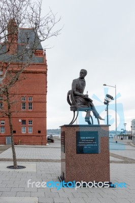 View Of The Statue Honouring Ivor Novello Stock Photo