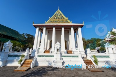 Wat Chaloem Prakiat In Nontaburi Stock Photo